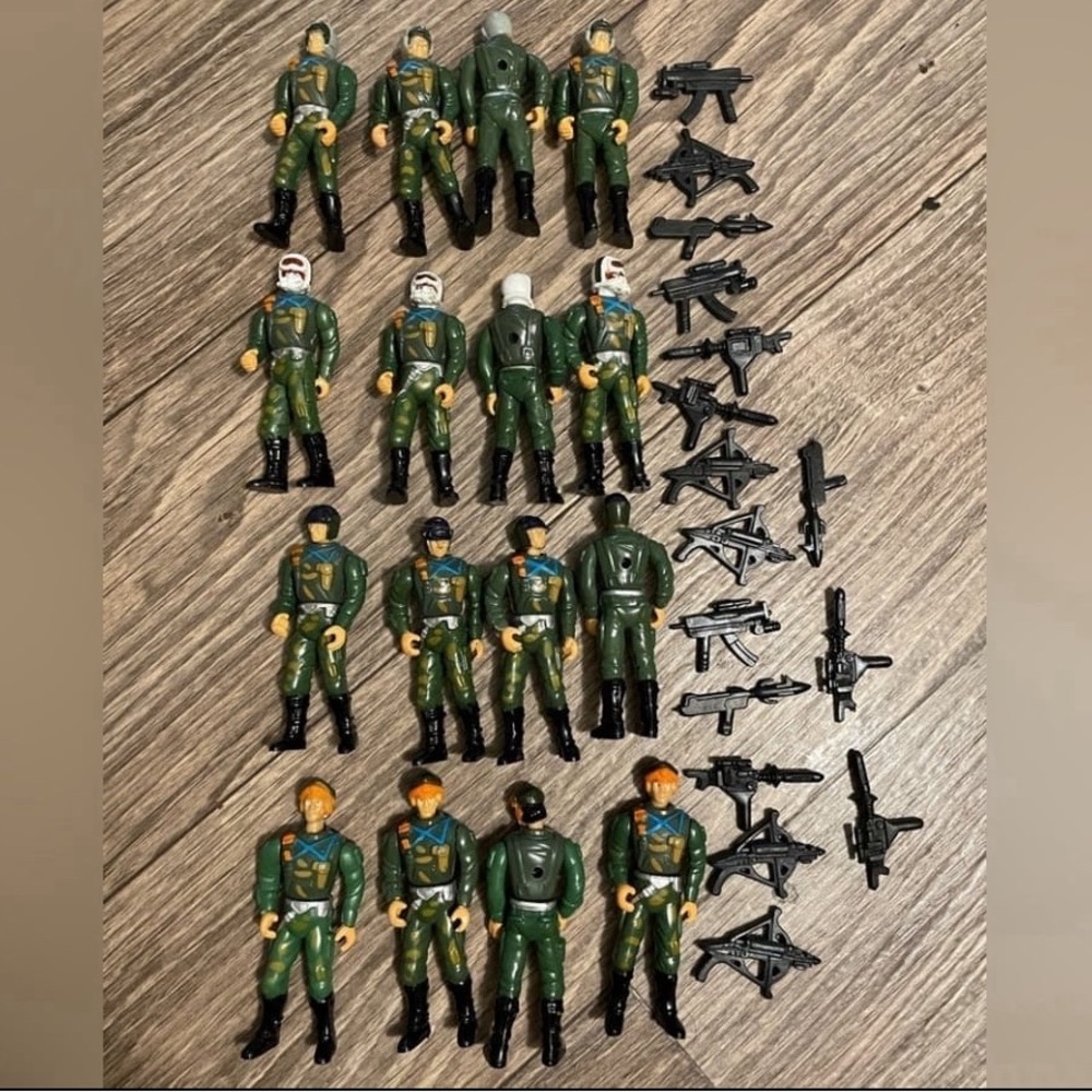 16 Desert Defender Action Figures (SGI, Sungold MFG. CO) 1980s. 4” G.I Joe Toys